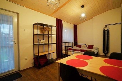 Chalupa baz�n a vinn� sklep - Nov� Ml�ny - P�lava