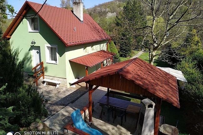 Chata u �eky Oh�e - hrad Per�tejn - Doupovsk� hory