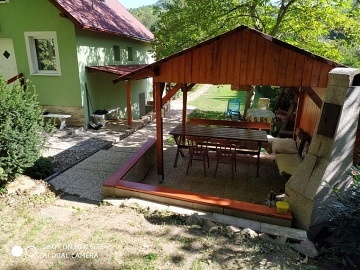 Chata u �eky Oh�e - hrad Per�tejn - Doupovsk� hory