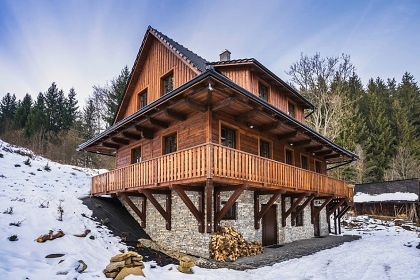 Valask roubenka s baznem - jezero Jezern