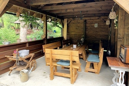 Valask roubenka s baznem - jezero Jezern