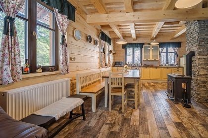 Valask roubenka s baznem - jezero Jezern