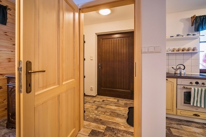 Valask roubenka s baznem - jezero Jezern