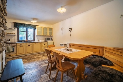 Valask roubenka s baznem - jezero Jezern