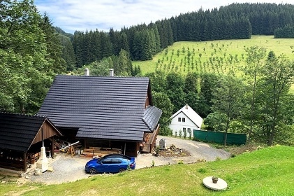 Valask roubenka s baznem - jezero Jezern