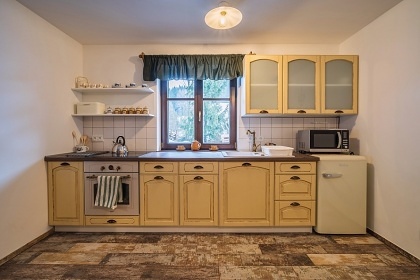 Valask roubenka s baznem - jezero Jezern