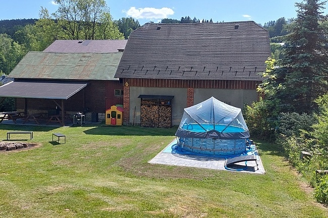 Rodinná chalupa s bazénem - Jizerská magistrála