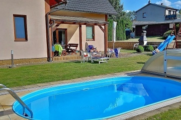 Chalupa s baz�nem - Skanzen Vesel� Kopec