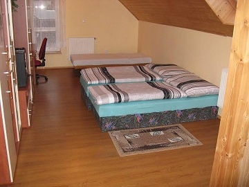 Chalupa s baz�nem - Skanzen Vesel� Kopec