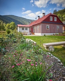 Chalupa v �dol� �eky �py - �ern� hora - Krkono�e