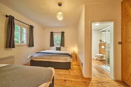 Chalupa v �dol� �eky �py - �ern� hora - Krkono�e