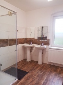 Chalupa u p�ehrady Fl�je - Kru�nohorsk� magistr�la