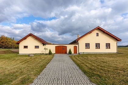 Chalupa T�ebo�sko a koupac� jez�rko - Borovany