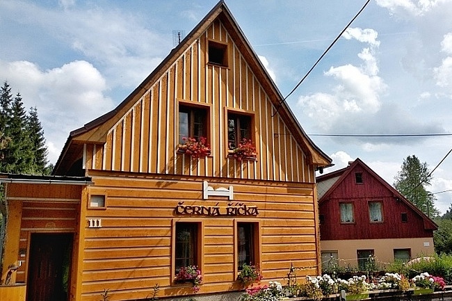 Chata s bazénem - apartmány Souš - Černá Říčka