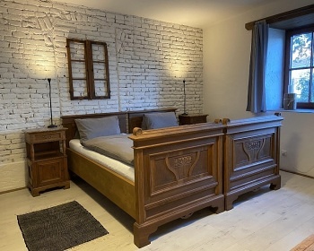 Chalupa s baz�nem - uzav�en� dv�r - Vyso�ina