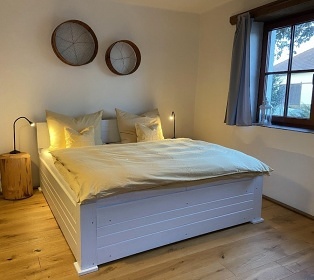 Chalupa s baz�nem - uzav�en� dv�r - Vyso�ina