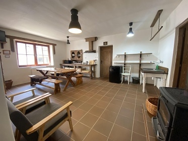 Chalupa s baz�nem - uzav�en� dv�r - Vyso�ina