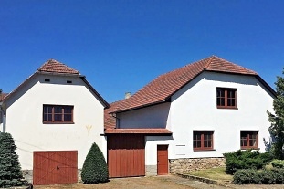 Nov� objekt: Chalupa s baz�nem - uzav�en� dv�r - Vyso�ina 9C-101