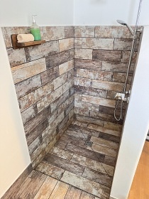 Chalupa s baz�nem - uzav�en� dv�r - Vyso�ina