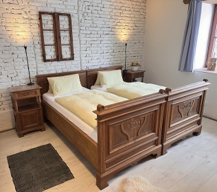 Chalupa s baz�nem - uzav�en� dv�r - Vyso�ina