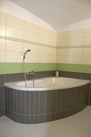 Chalupa CHKO Moravsk kras - bazn a kon