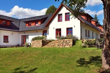 Chalupa s apartm�ny - na �pat� hory Radho��