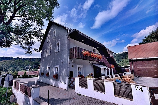 Chalupa u p�ehrady Fl�je - Kl�ny - Kru�n� hory