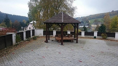 Chalupa u p�ehrady Fl�je - Kl�ny - Kru�n� hory