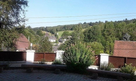 Chalupa u p�ehrady Fl�je - Kl�ny - Kru�n� hory