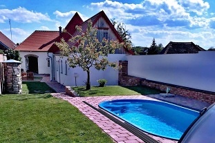 Chalupa s baz�nem - n�rodn� park Podyj� - Znojmo