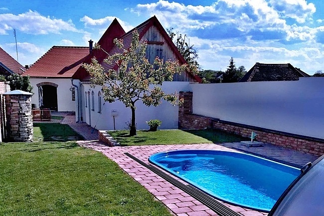 Chalupa s bazénem - apartmány Šatov - Znojmo