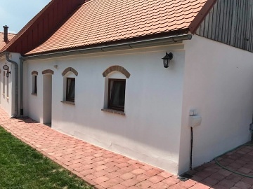 Chalupa s baz�nem - n�rodn� park Podyj� - Znojmo