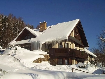 Chalupa s baz�nem - Krkono�e - Lys� hora