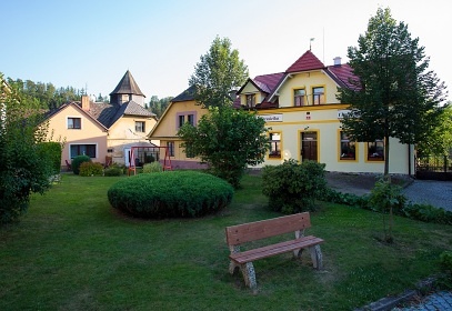 Penzion Pos�zav� s baz�nem - hrad Pirk�tejn