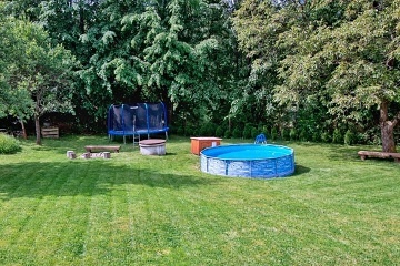 Chalupa s baz�nem u p�ehrady - Rali�ka - Beskydy