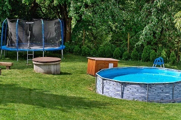 Chalupa s baz�nem u p�ehrady - Rali�ka - Beskydy