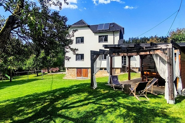 Chalupa s baz�nem - Beskydy - Ro�novsk� Be�va