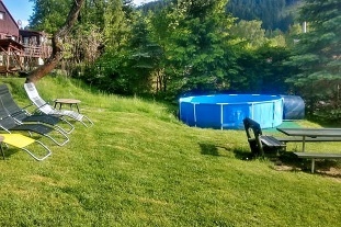 Vala�sk� roubenka s baz�nem - cyklostezka Be�va