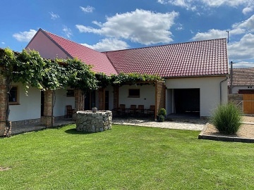 Chalupa s baz�nem - Mikulovsko - CHKO P�lava