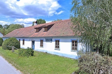 Jiho�esk� chalupa a uzav�en� dv�r - Slavonice