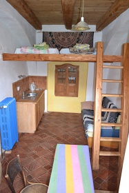 Jiho�esk� chalupa a uzav�en� dv�r - Slavonice