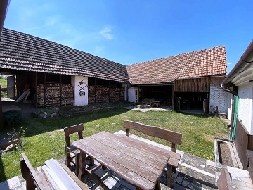Chalupa Kulířov - uzavřený dvůr - Moravský kras