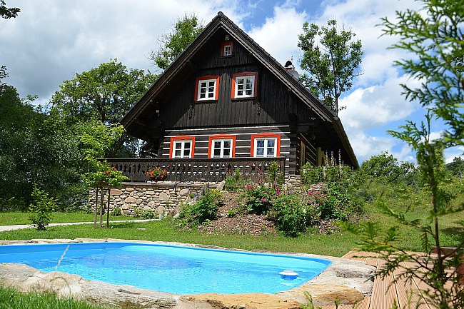 Roubenka Krkonoše - bazén a koupací sud