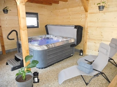 Roubenka wellness a vinný sklep - východní Čechy