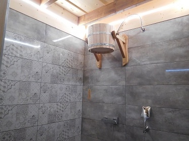 Roubenka wellness a vinný sklep - východní Čechy