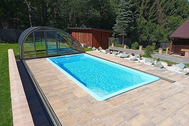 Chalupa s baznem - polosamota u lesa Beskydy