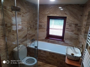 Chalupa s baznem - polosamota u lesa Beskydy