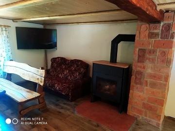 Chalupa s baznem - polosamota u lesa Beskydy