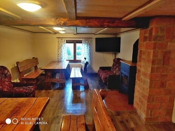 Chalupa s baznem - polosamota u lesa Beskydy