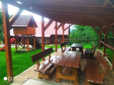 Chalupa s baznem - polosamota u lesa Beskydy